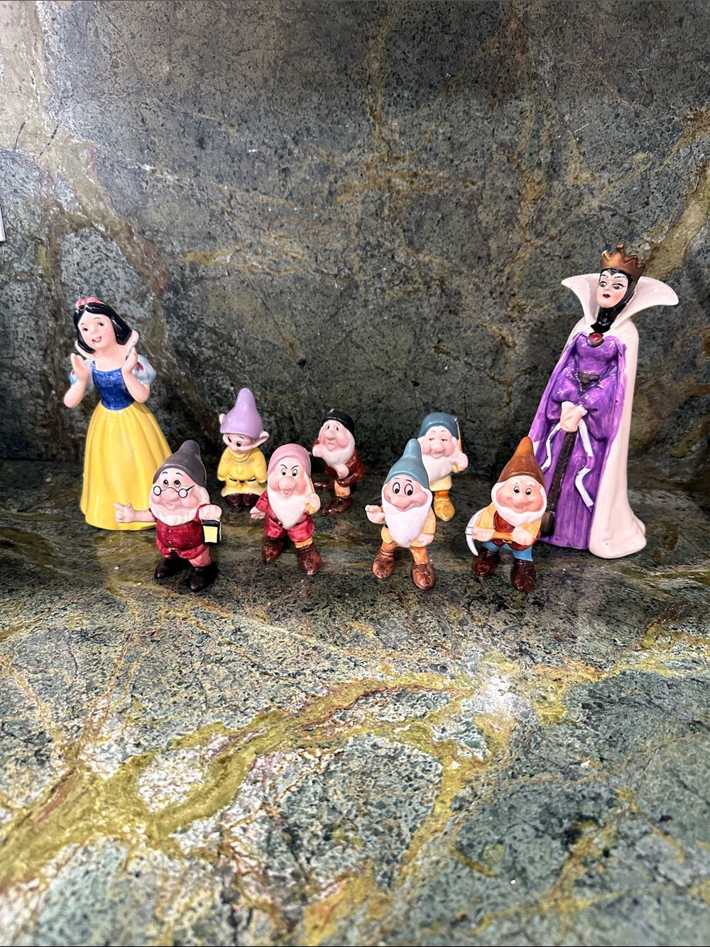 Snow White and Seven Dwarfs Figurine Set – Colorful Collectible Set VINTAGE